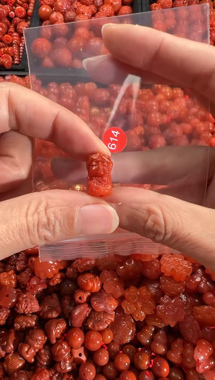 【闪购商品】南红玛瑙颈饰未镶嵌1