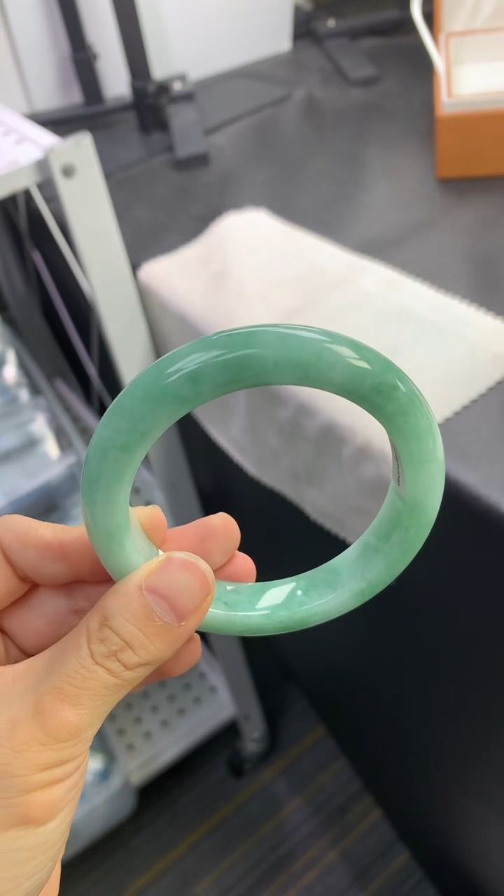 未镶嵌手镯翡翠退货需手镯吊牌标签完好