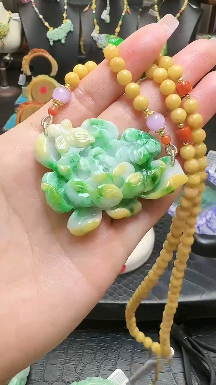 【闪购商品】翡翠颈饰未镶嵌蝶恋花