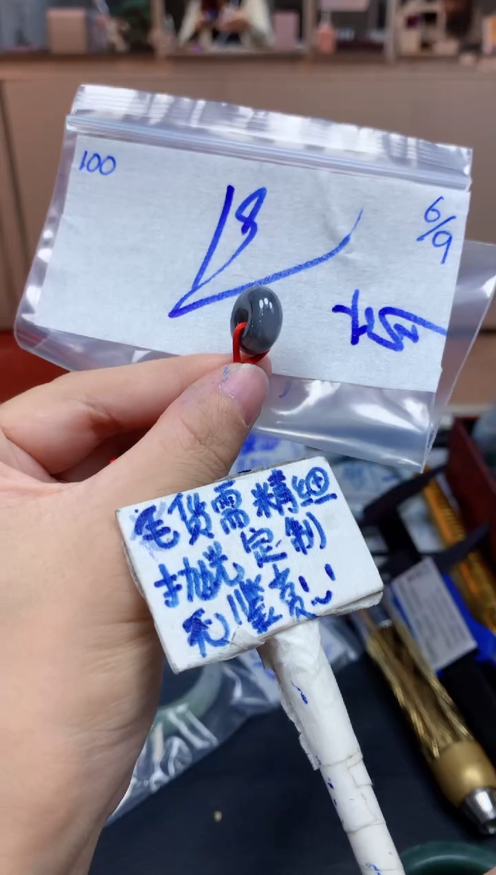 未镶嵌定制翡翠高****膏100毛货需精细抛光挂件多样性拍一发一