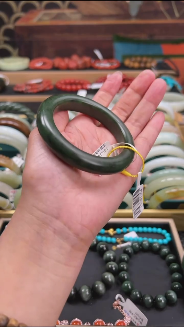 未镶嵌手镯和田玉9