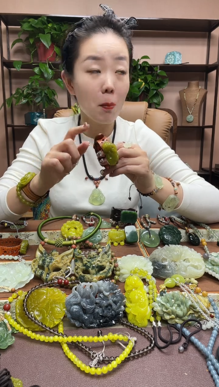 未镶嵌岫玉手牌多样性发货发其中之一