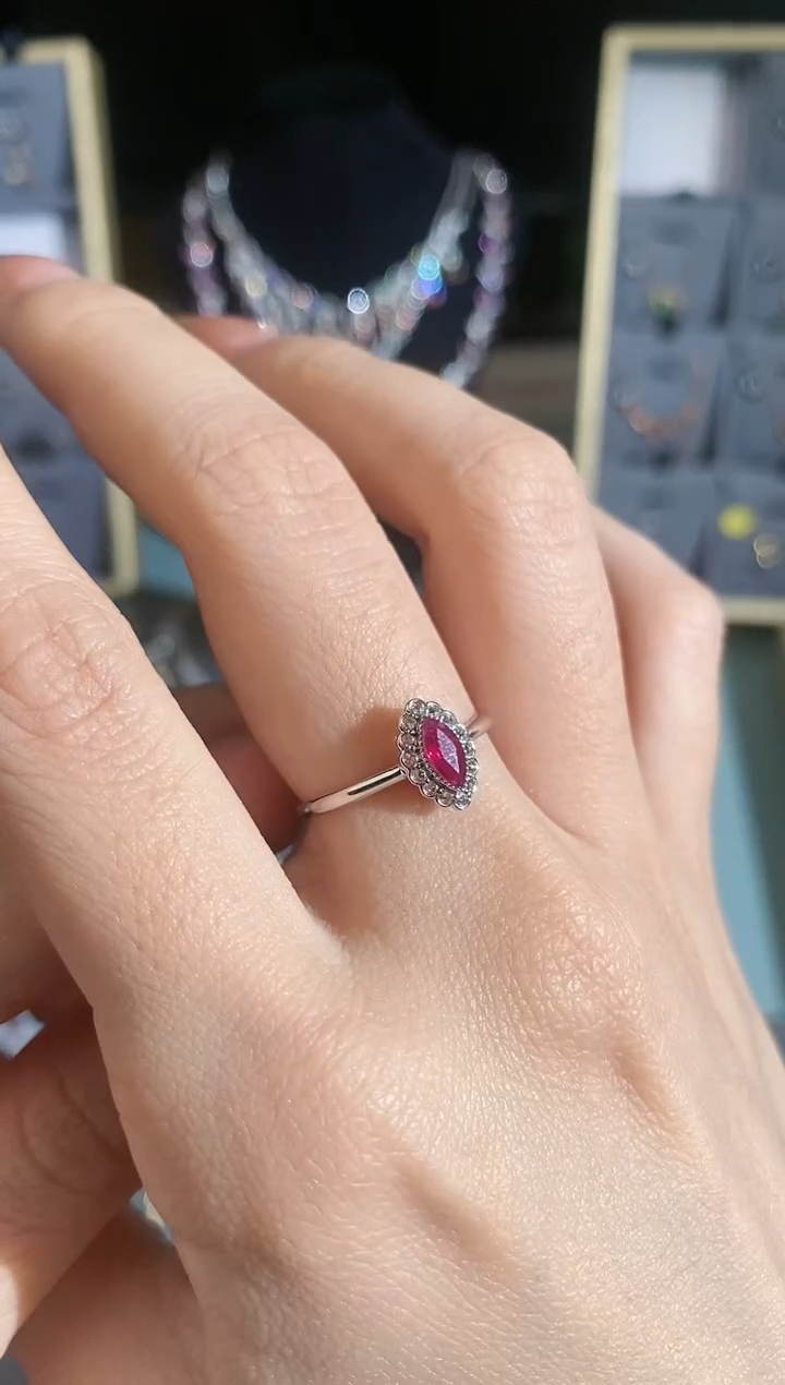 【闪购商品】红宝石戒指18K金镶嵌戒指