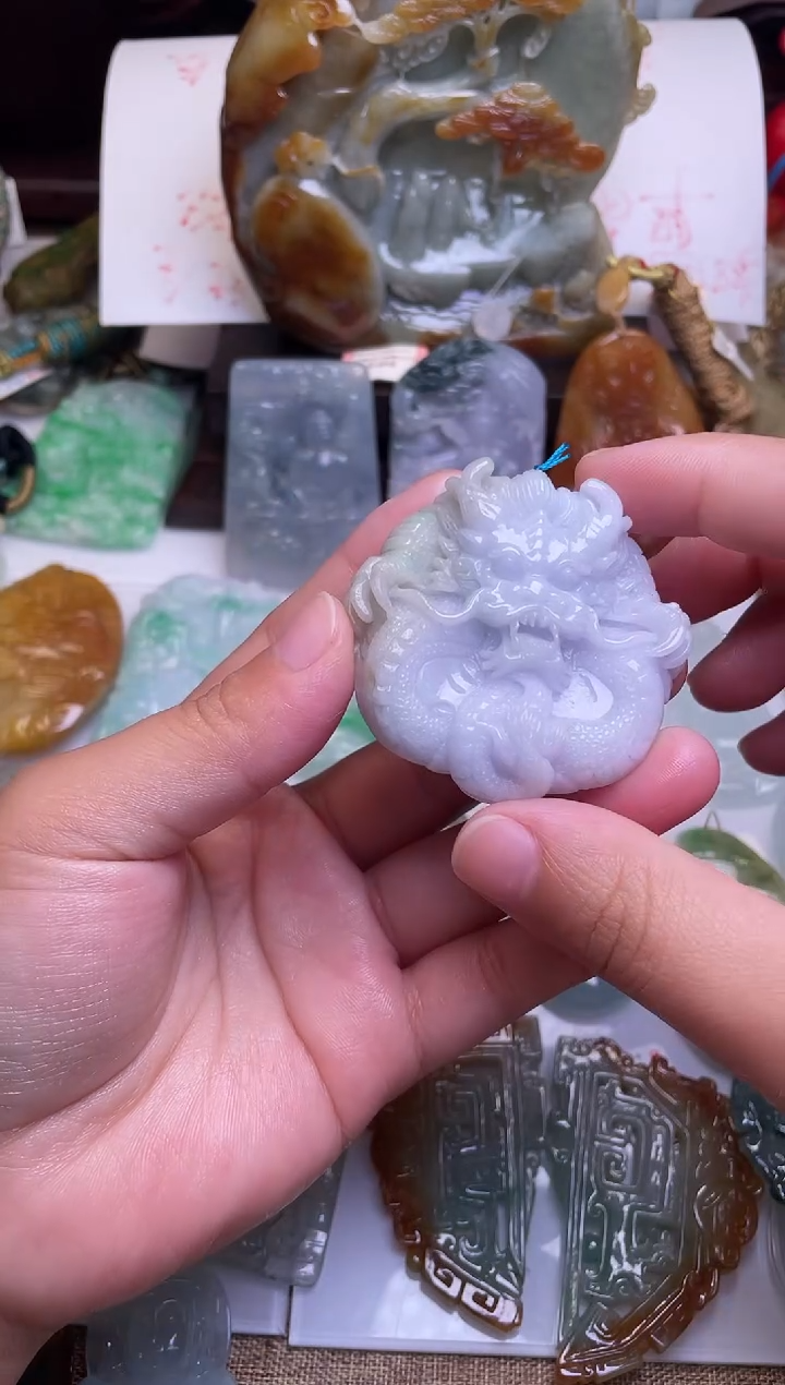 颈饰未镶嵌翡翠龙