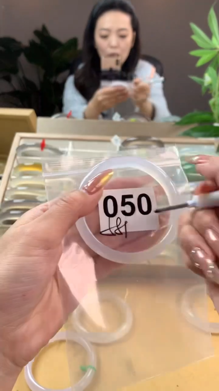 【闪购商品】玛瑙/玉髓手镯未镶嵌050