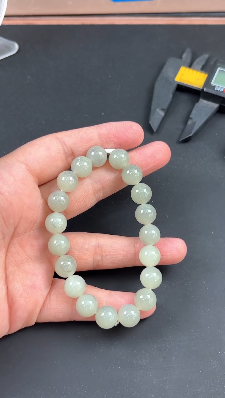 手串未镶嵌和田玉且末微色差近矿卡10手串