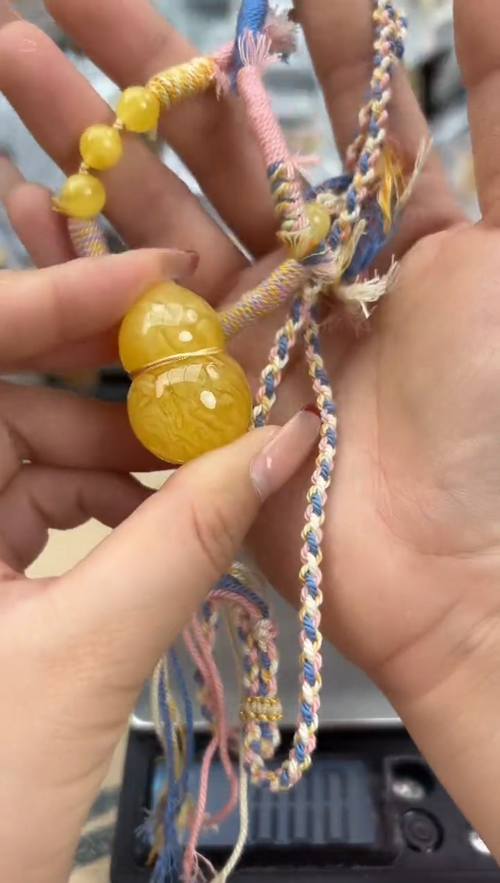 【闪购商品】琥珀裸石未镶嵌蜜蜡吊坠