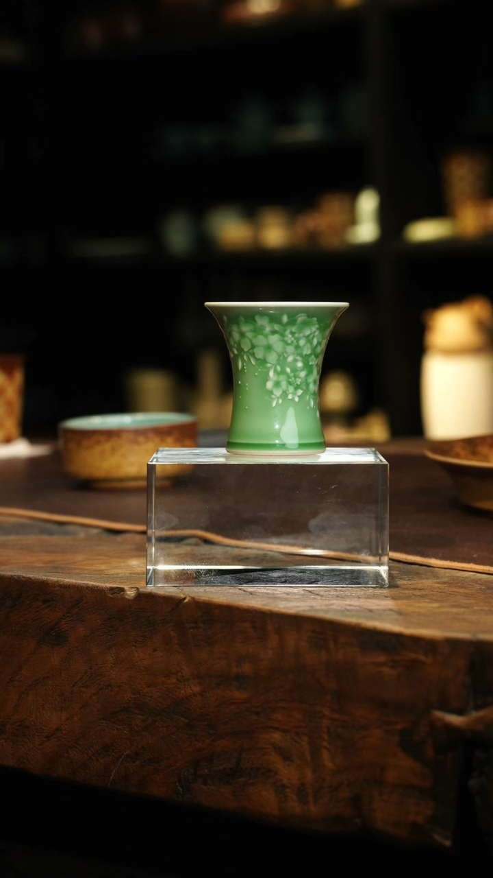 【闪购商品】瓷片李斌 梅子青 繁花束腰杯