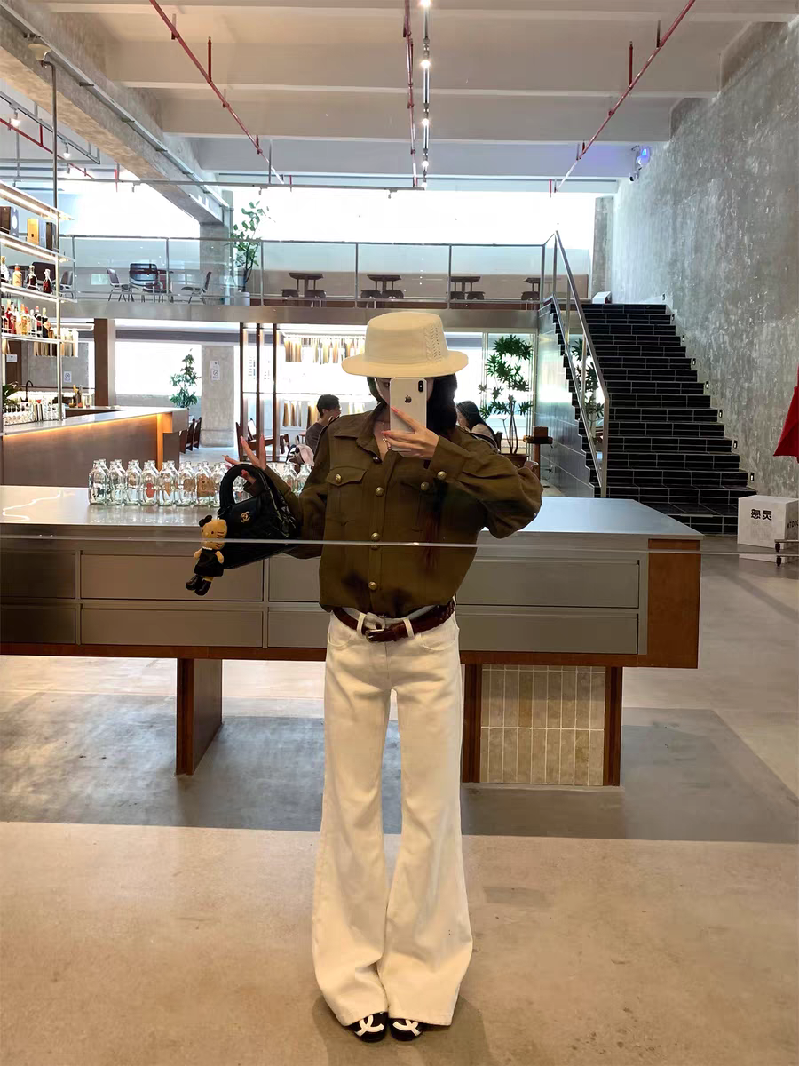 番茄园 显瘦自留 白色微喇牛仔裤