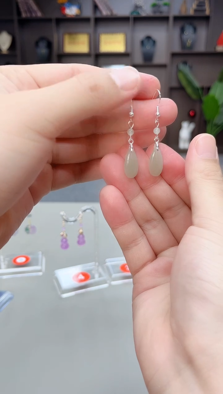 未镶嵌和田玉（子料）耳饰水滴