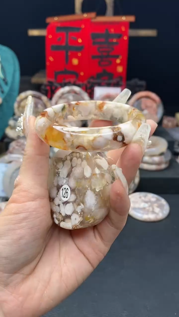 【闪购商品】石英质玉手镯（圆镯）未镶嵌56