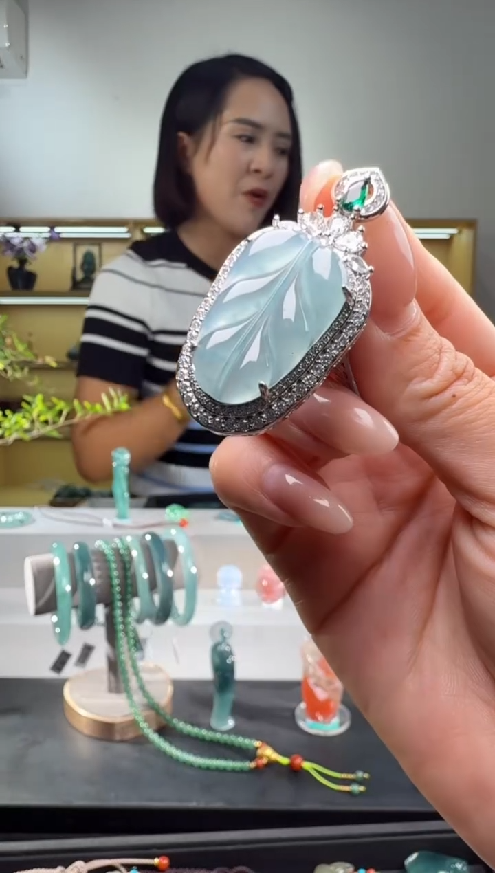 吊坠(不含链)未镶嵌翡翠叶子（多样性发其一）