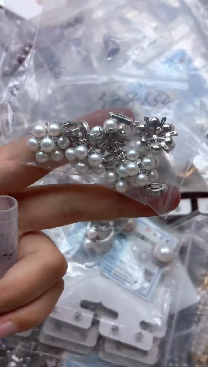 吊坠(不含链)未镶嵌淡水珍珠多样性发其一，非无暇