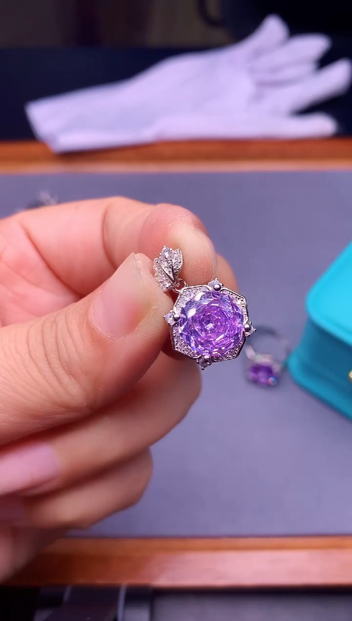 【闪购商品】锂辉石吊坠银S925镶嵌............