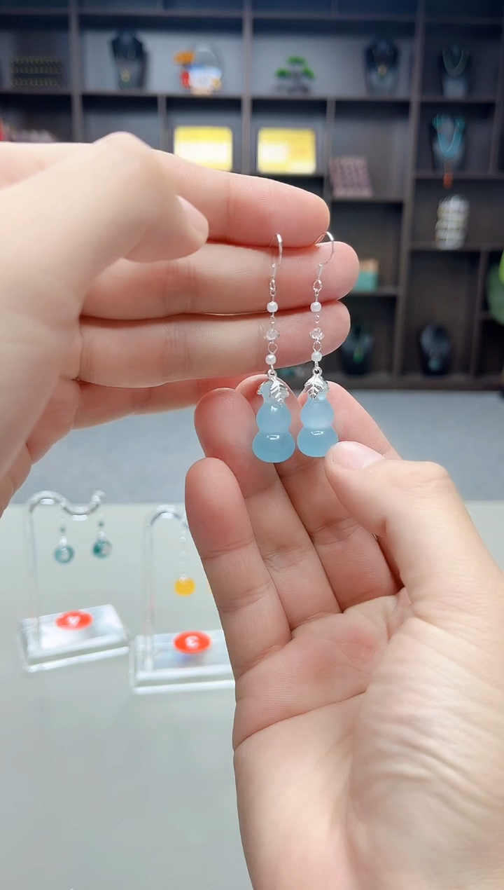 未镶嵌石英质玉（天山翠）耳饰535000