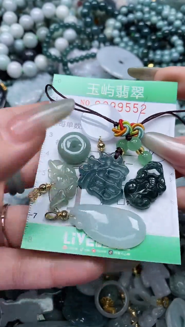 【闪购商品】翡翠未镶嵌颈饰闪购0099552