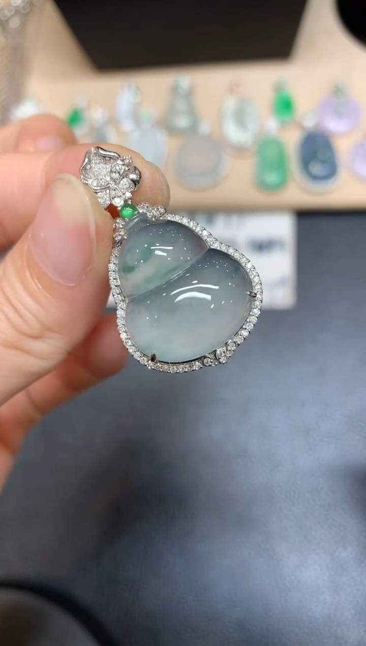 【闪购商品】翡翠颈饰18K金镶嵌葫芦【无服务费