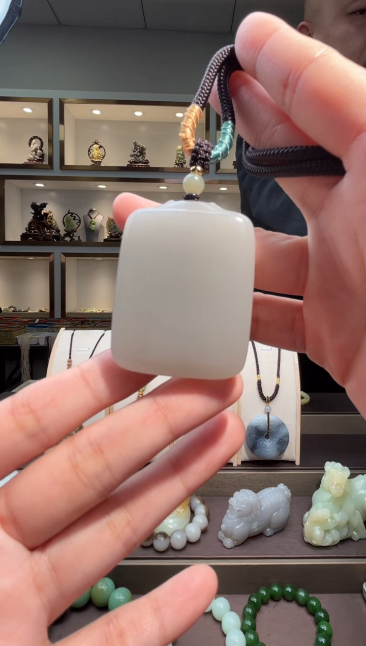 颈饰未镶嵌和田玉苏