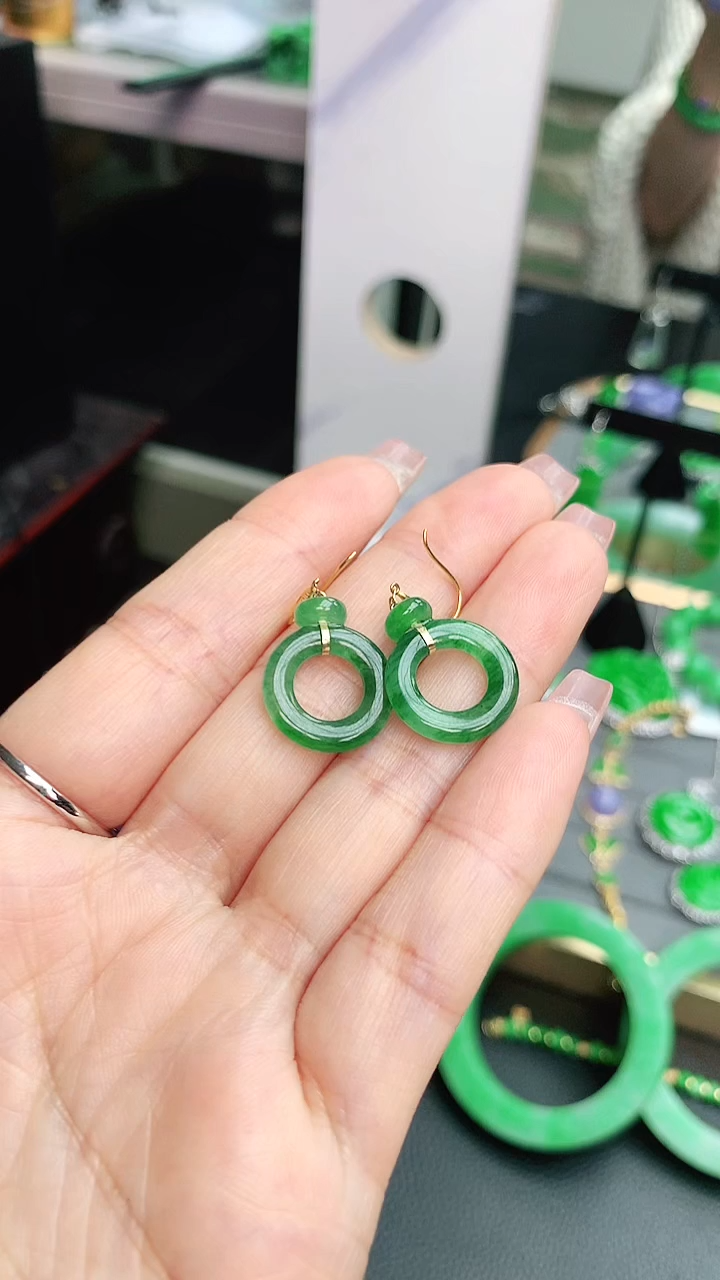 18K金镶嵌翡翠耳饰R****m赠礼盒证书