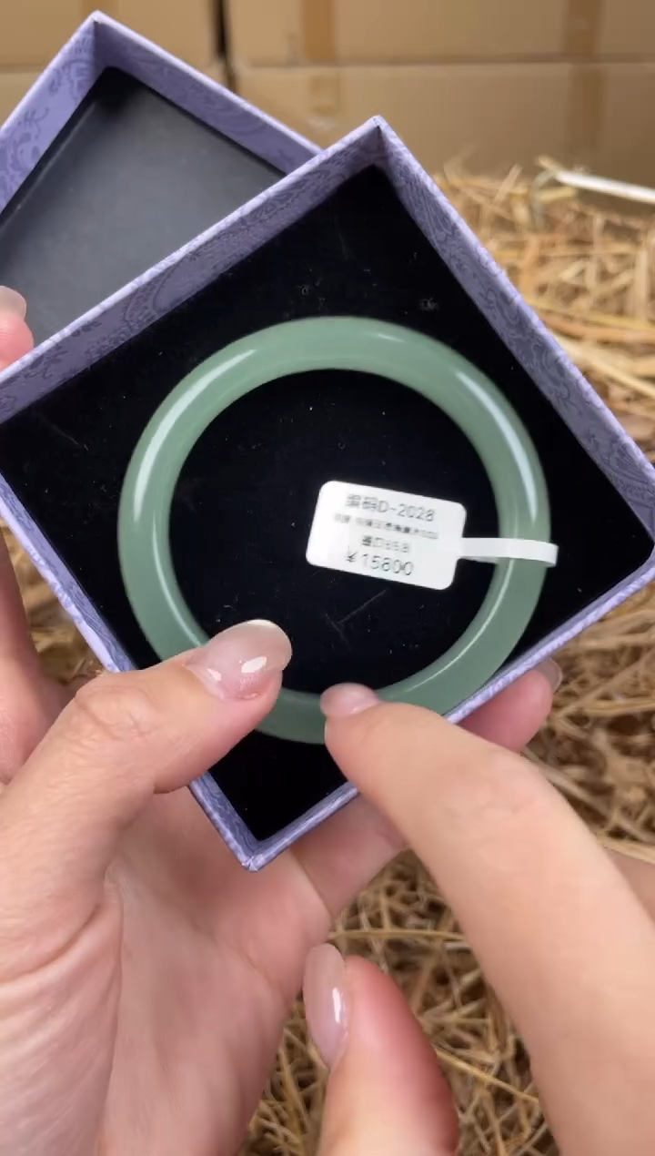 未镶嵌手镯石英质玉D2028