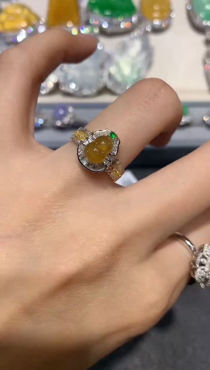 【闪购商品】翡翠戒指18K金镶嵌q517     