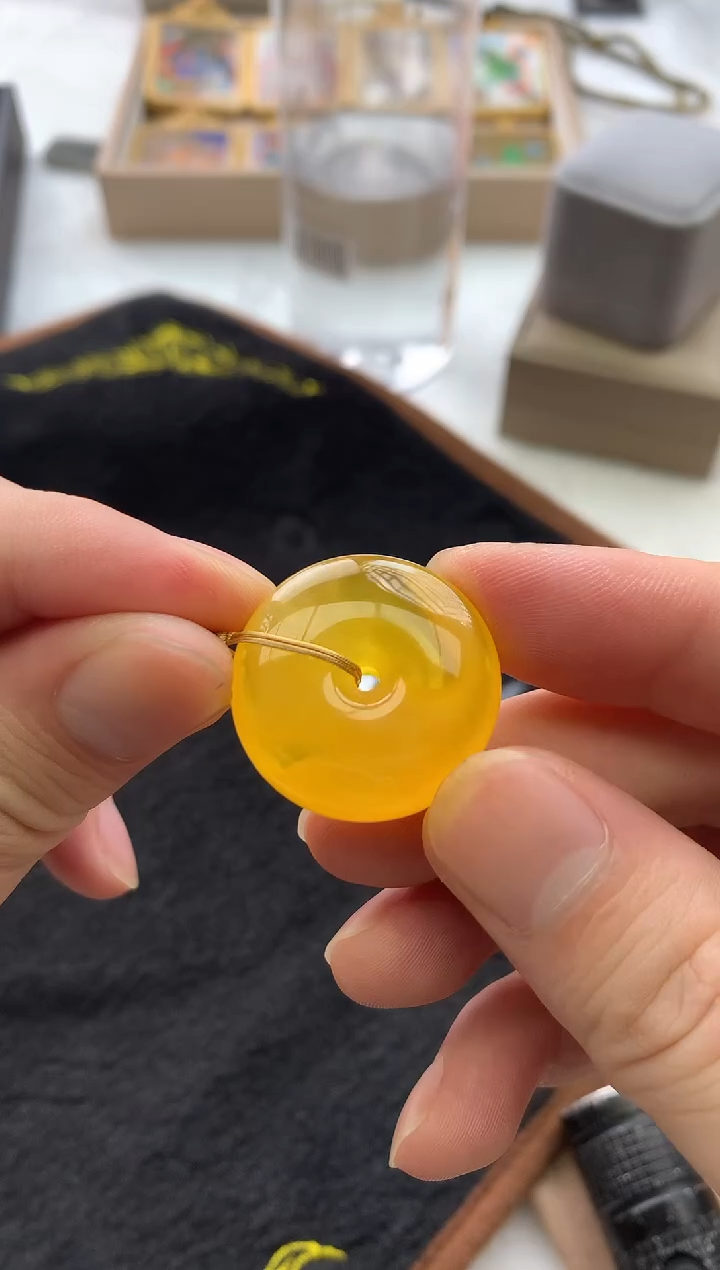 蜜蜡颈饰未镶嵌满蜜平安扣 