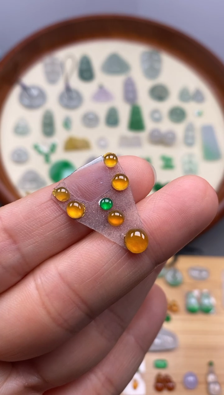 【闪购商品】翡翠颈饰未镶嵌7颗蛋面/芬