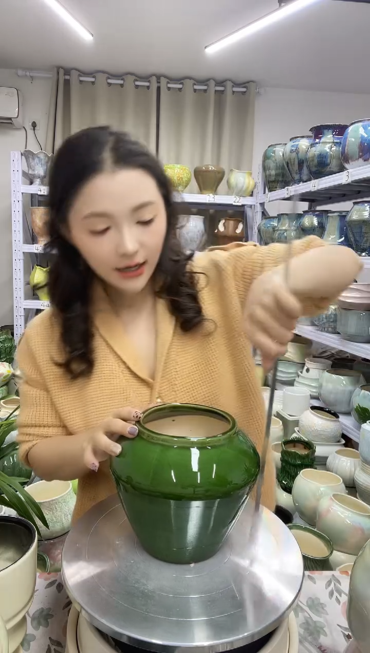 【12.4号】  花盆  高 ：    16口：11