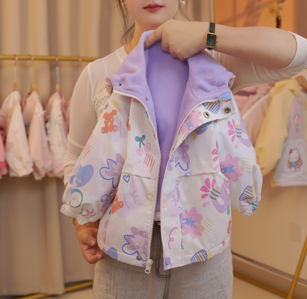 女童外套秋冬款2025新款洋气宝宝连帽上衣小童衣服秋装儿童冲锋衣