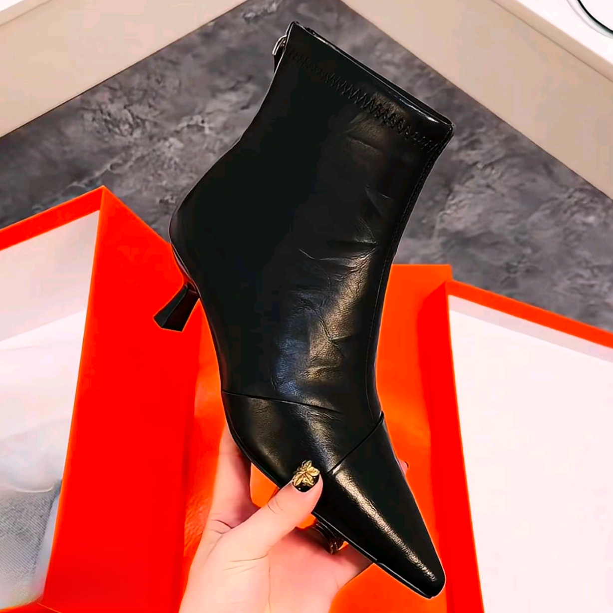 2025冬季新款头层牛皮尖头高跟时尚细跟短靴黑色气质瘦瘦靴HJQ2