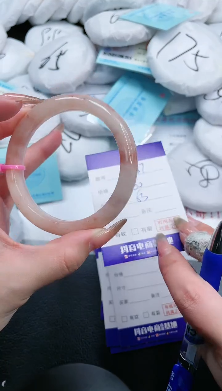 【闪购商品】石英质玉手镯未镶嵌9S257-63