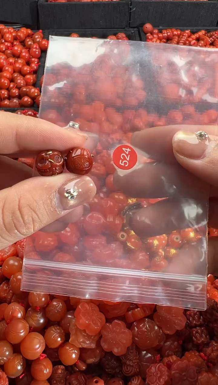 【闪购商品】南红玛瑙未镶嵌颈饰1