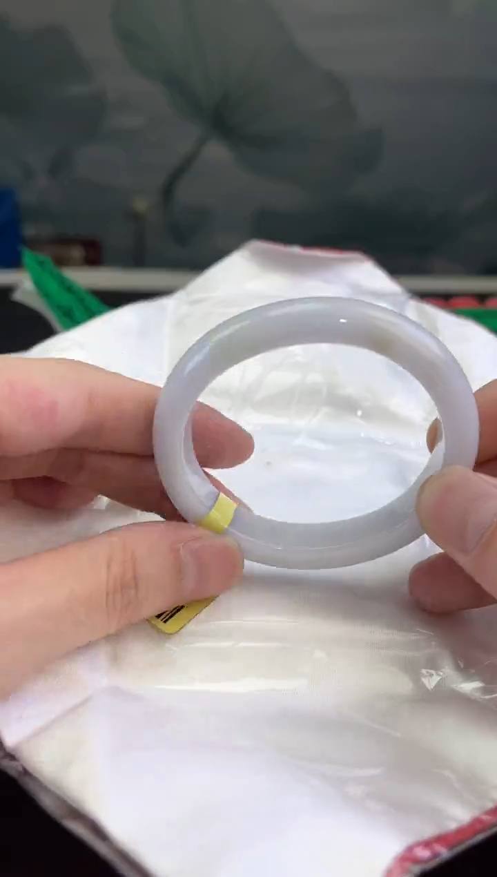 翡翠手镯未镶嵌翡翠手镯