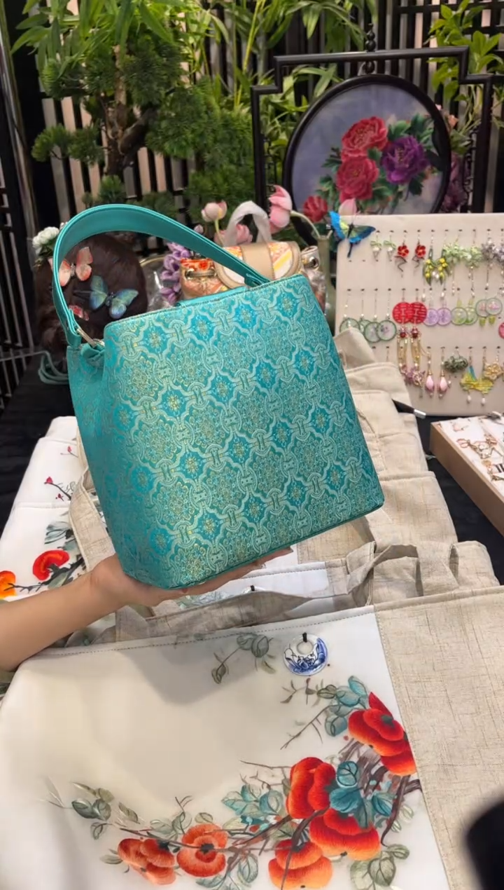 织绣开*果非遗苏绣手工饰品