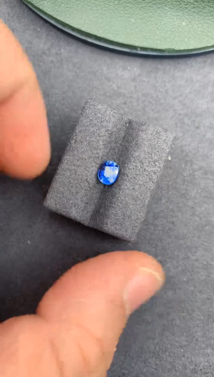 【闪购商品】蓝宝石裸石未镶嵌1ct 皇家蓝蓝宝石 随机发货