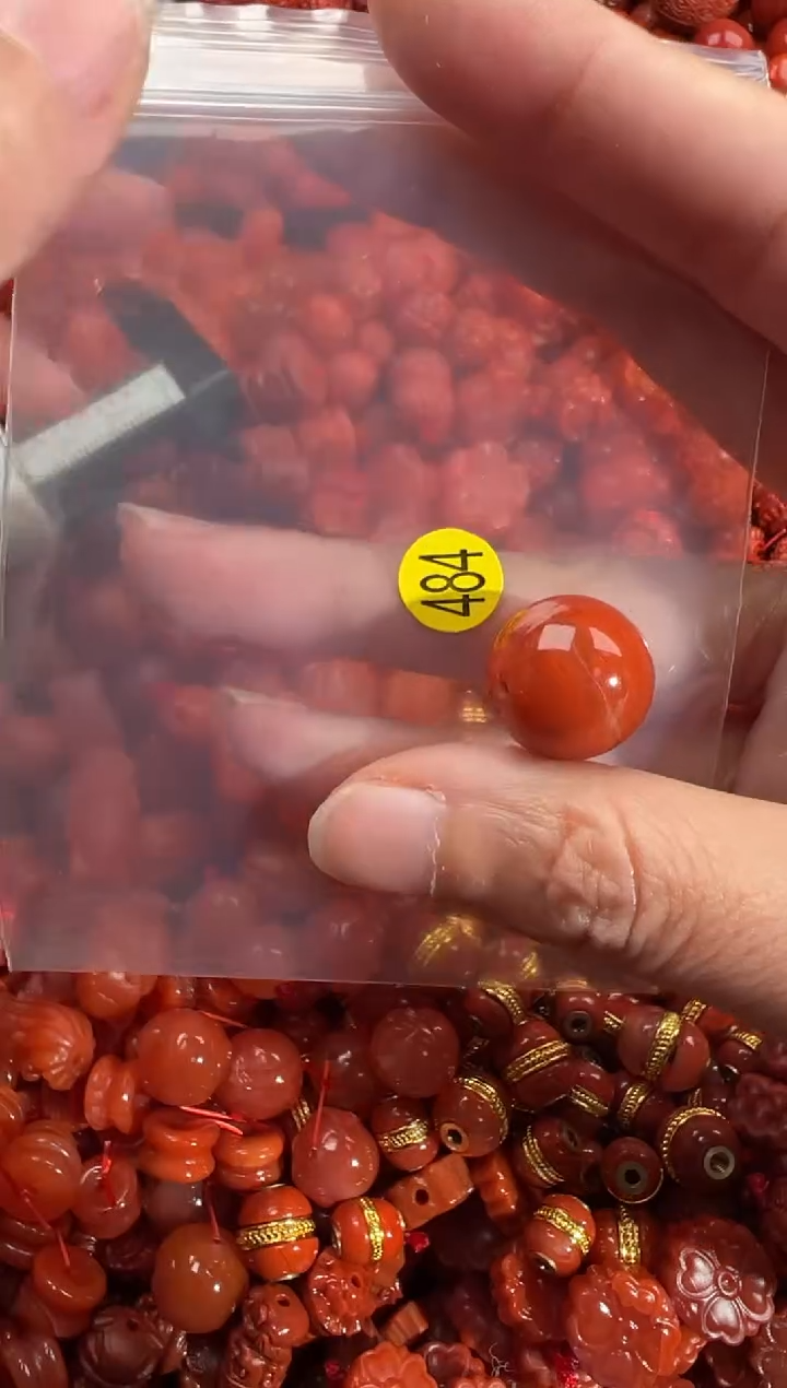 南红玛瑙未镶嵌颈饰1