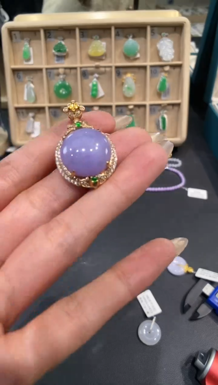 【闪购商品】翡翠吊坠(不含链)18K金镶嵌蛋面