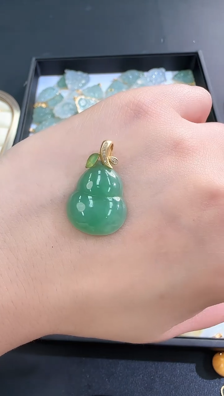 【闪购商品】翡翠颈饰18K金镶嵌250213182