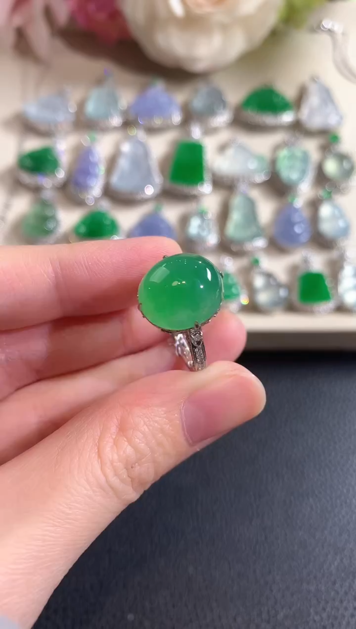 18K金镶嵌戒指翡翠樊*宛冬日珠宝W128