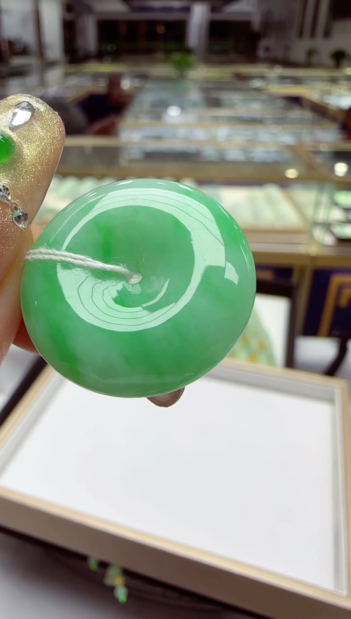 颈饰未镶嵌翡翠平安扣