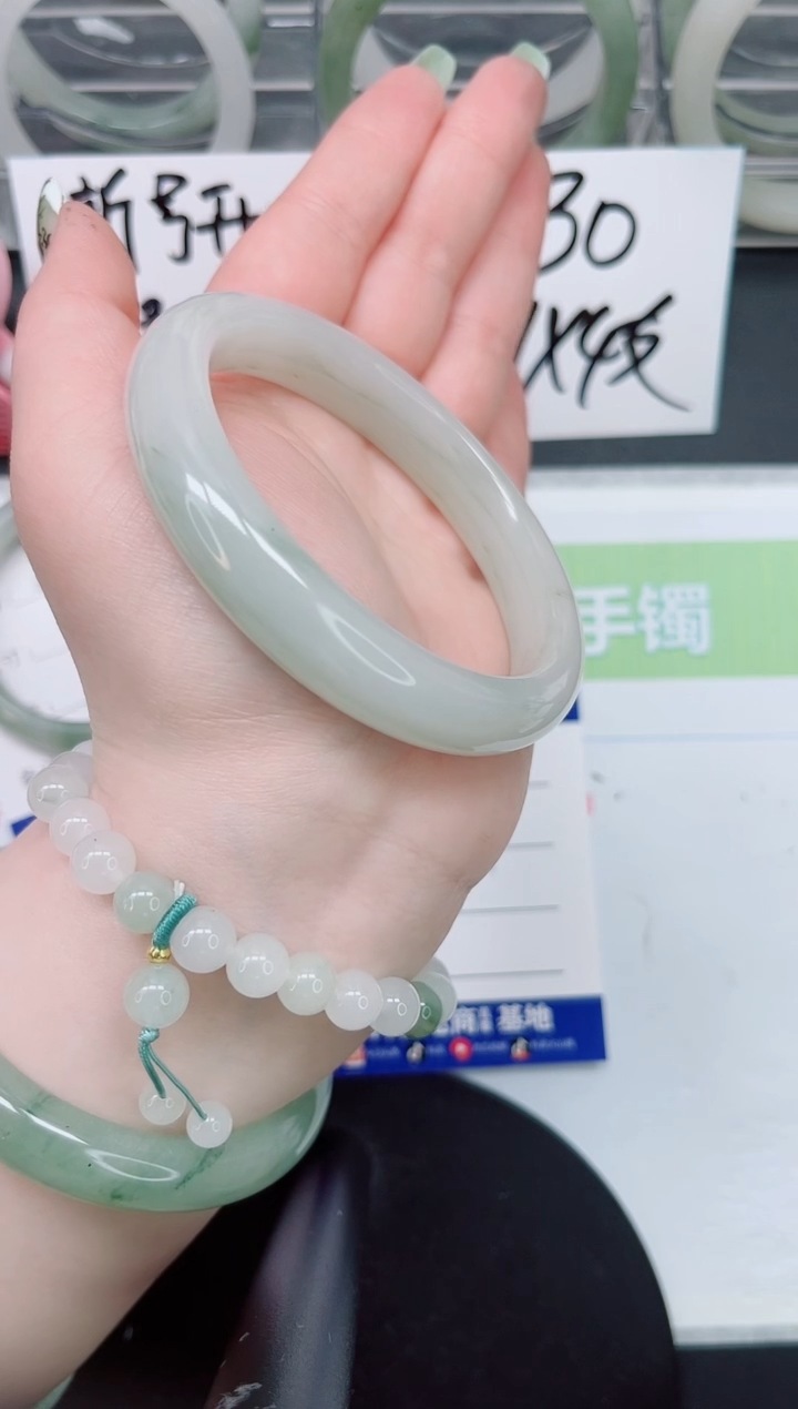 【闪购商品】石英质玉手镯合金a231