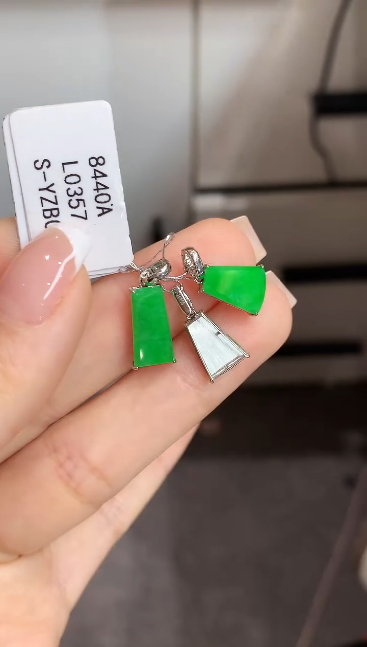 【闪购商品】翡翠18K金镶嵌吊坠(不含链)L0357多样性发其一