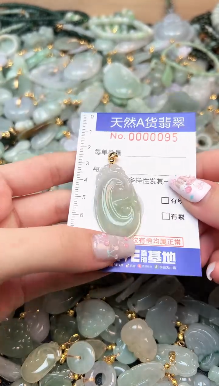 翡翠未镶嵌颈饰时尚爆款天然翡翠A货