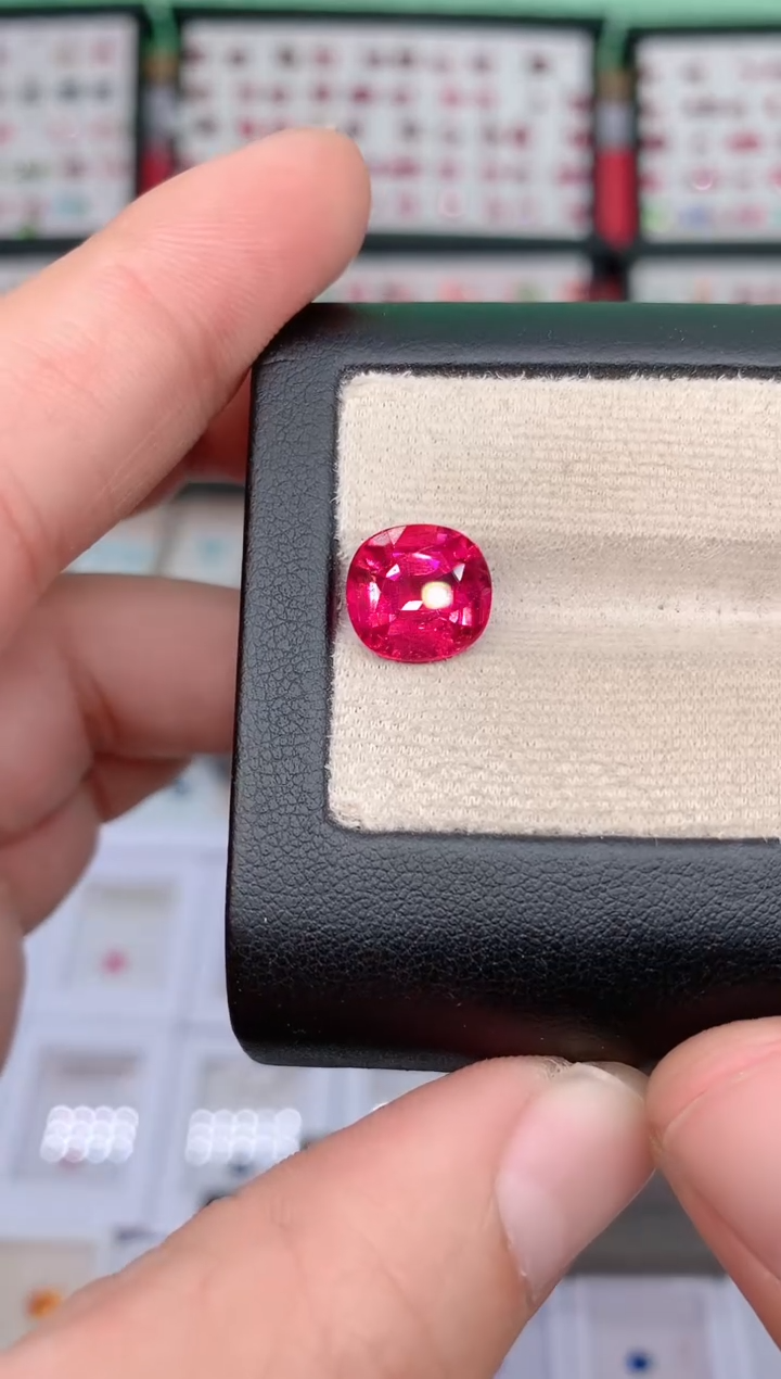 未镶嵌裸石碧玺卢比来4.37ct吉尔德