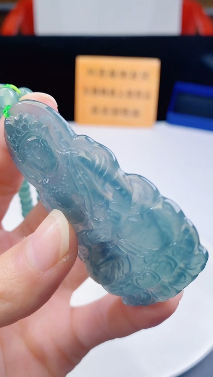 颈饰未镶嵌翡翠   
