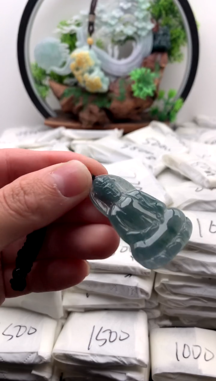 【闪购商品】翡翠颈饰未镶嵌小观音【品质一般能接受再拍】