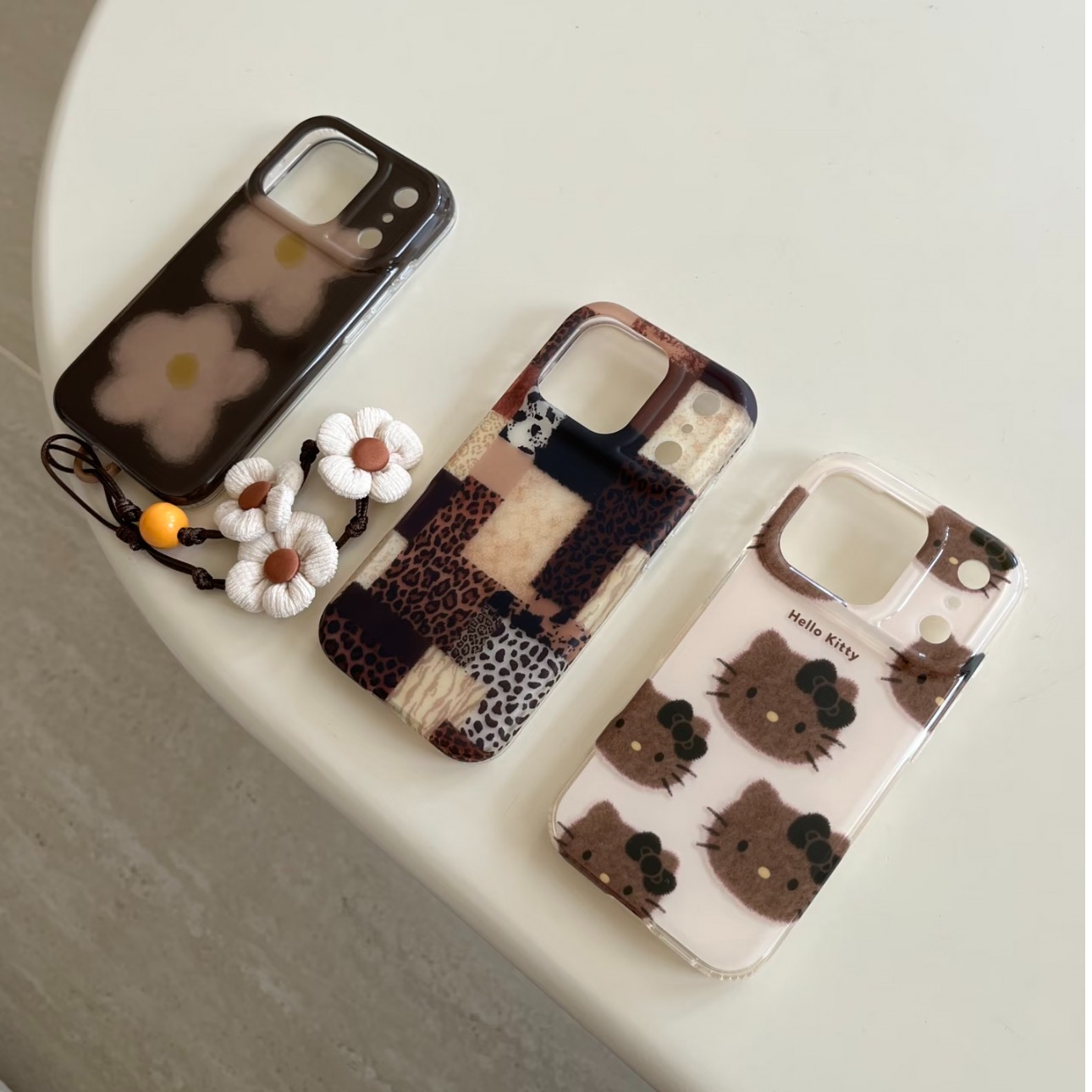 ins风秋冬花朵凯蒂猫适用苹果17promax/16手机壳iPhone15/14/13女