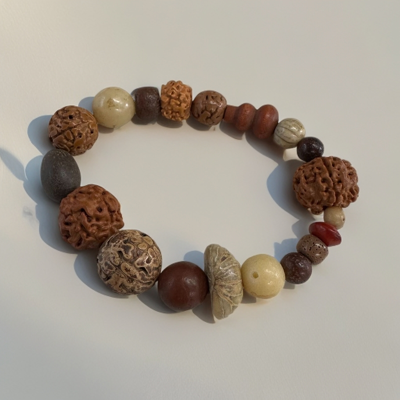 F004 精美十八籽文玩手串