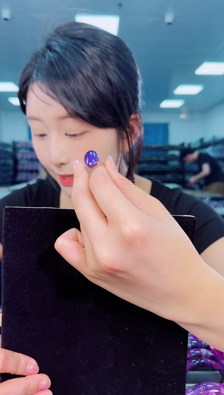 18K金镶嵌苏纪石（舒俱来）戒指南非舒俱来老矿料