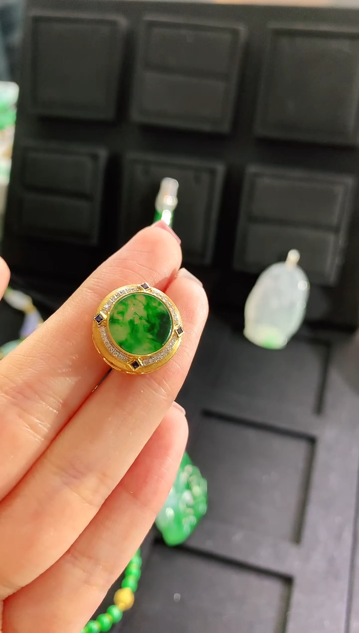 【闪购商品】翡翠颈饰18K金镶嵌吊坠